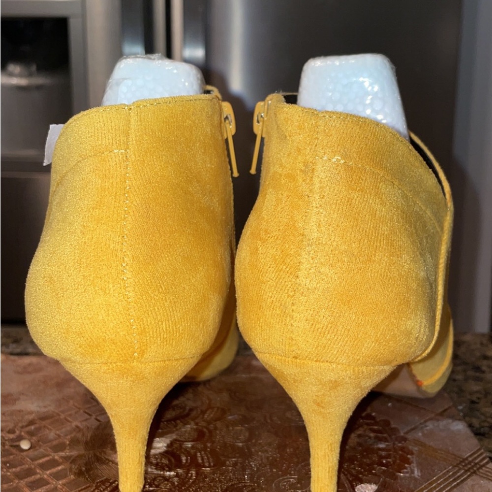 Yellow heel boots, brand new never worn, ankle boots